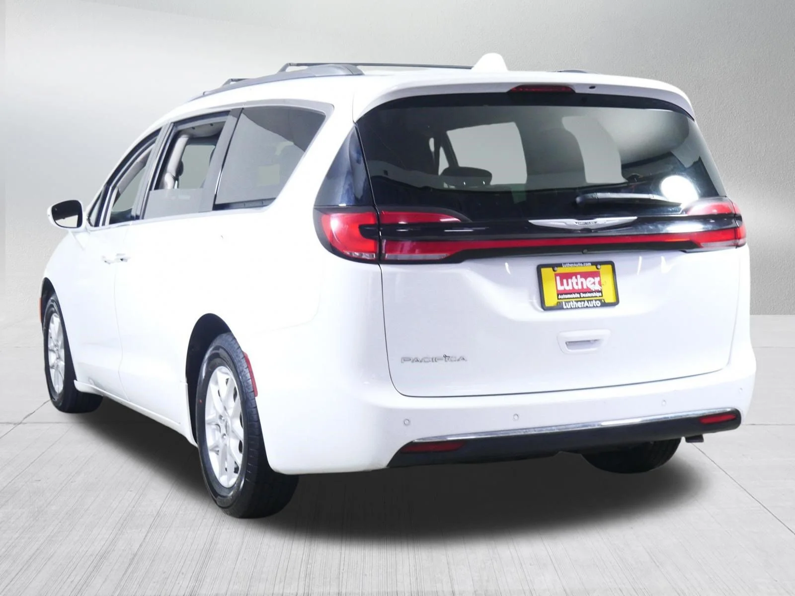 Used 2021 Bright White Clearcoat Chrysler Touring L image 5