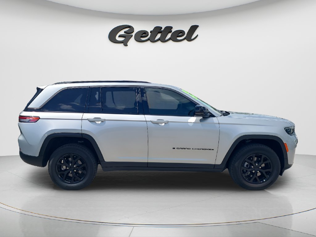 Used 2026 Silver Jeep Altitude image 4