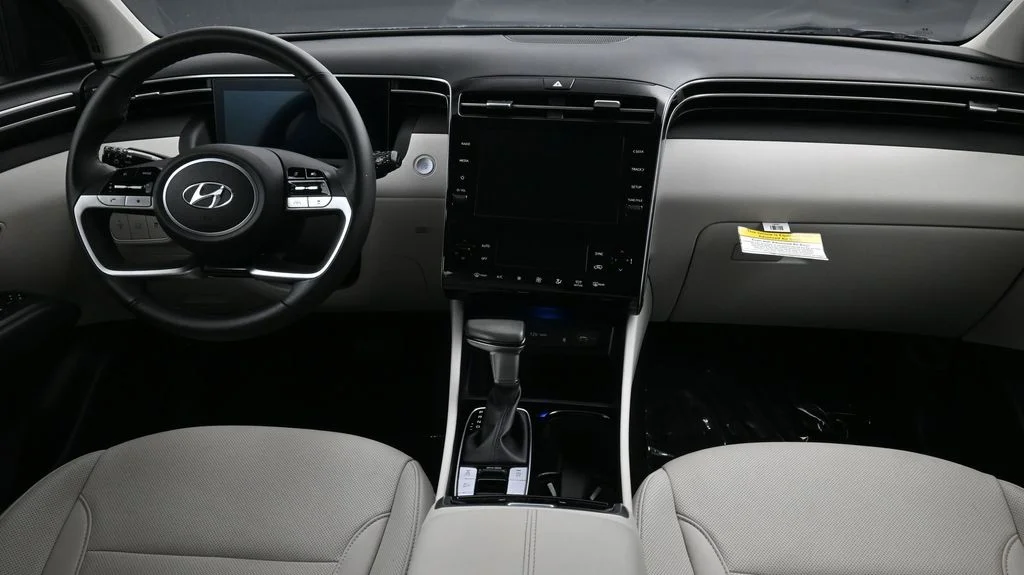 Used 2023 Silver Hyundai SEL image 4