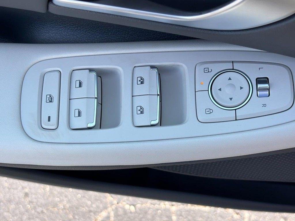 2025 Hyundai Sonata SEL - Photo 19