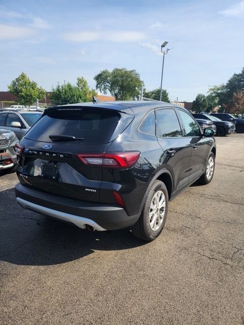 Used 2025 Agate Black Metallic Ford Active image 2