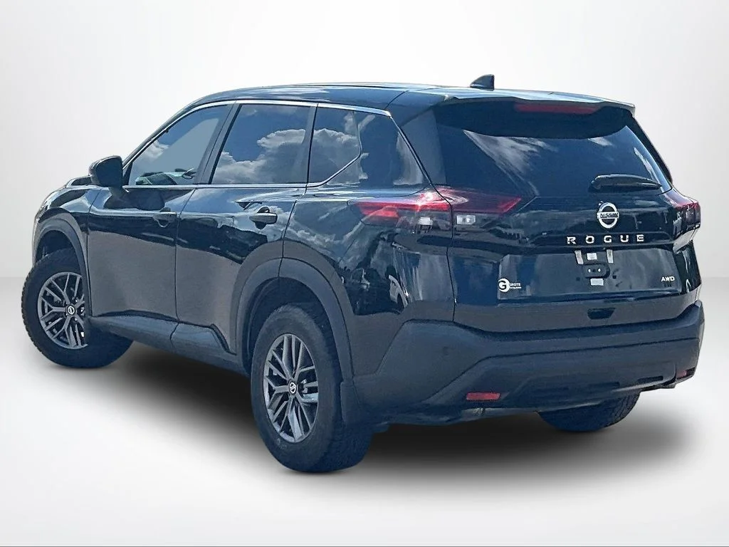 Used 2021 Black Nissan S image 14