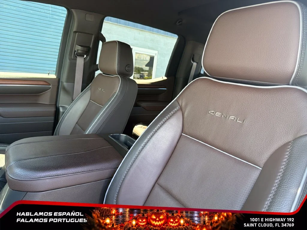 Used 2025 White Frost Tricoat GMC Denali image 16