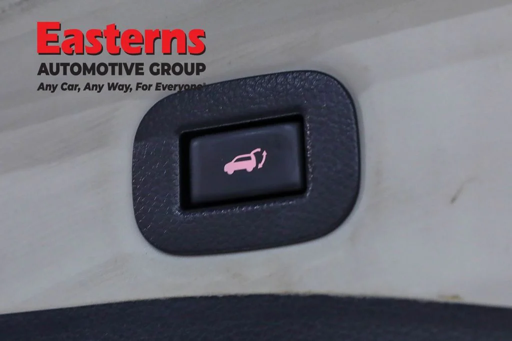 Used 2016 Gray Nissan SL image 21