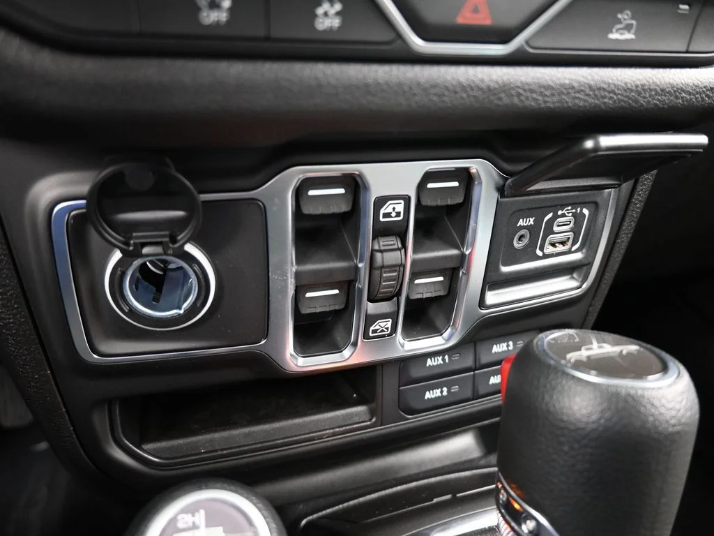 New 2026 Black Clear-Coat Exterior Paint Jeep Sport image 18