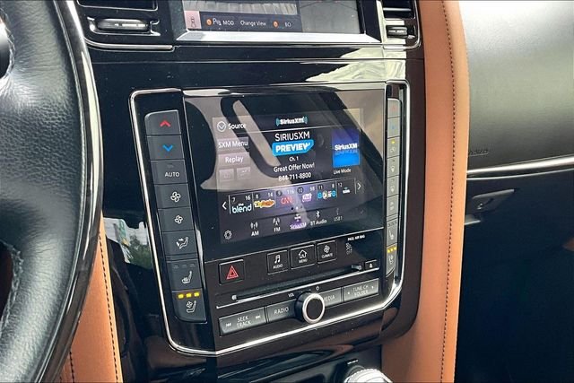 Used 2020  INFINITI  image 32