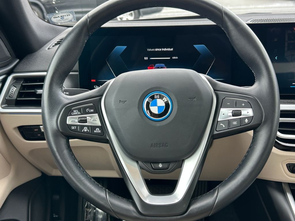 Certified Used 2023 Tanzanite Blue II Metallic BMW eDrive40 image 18