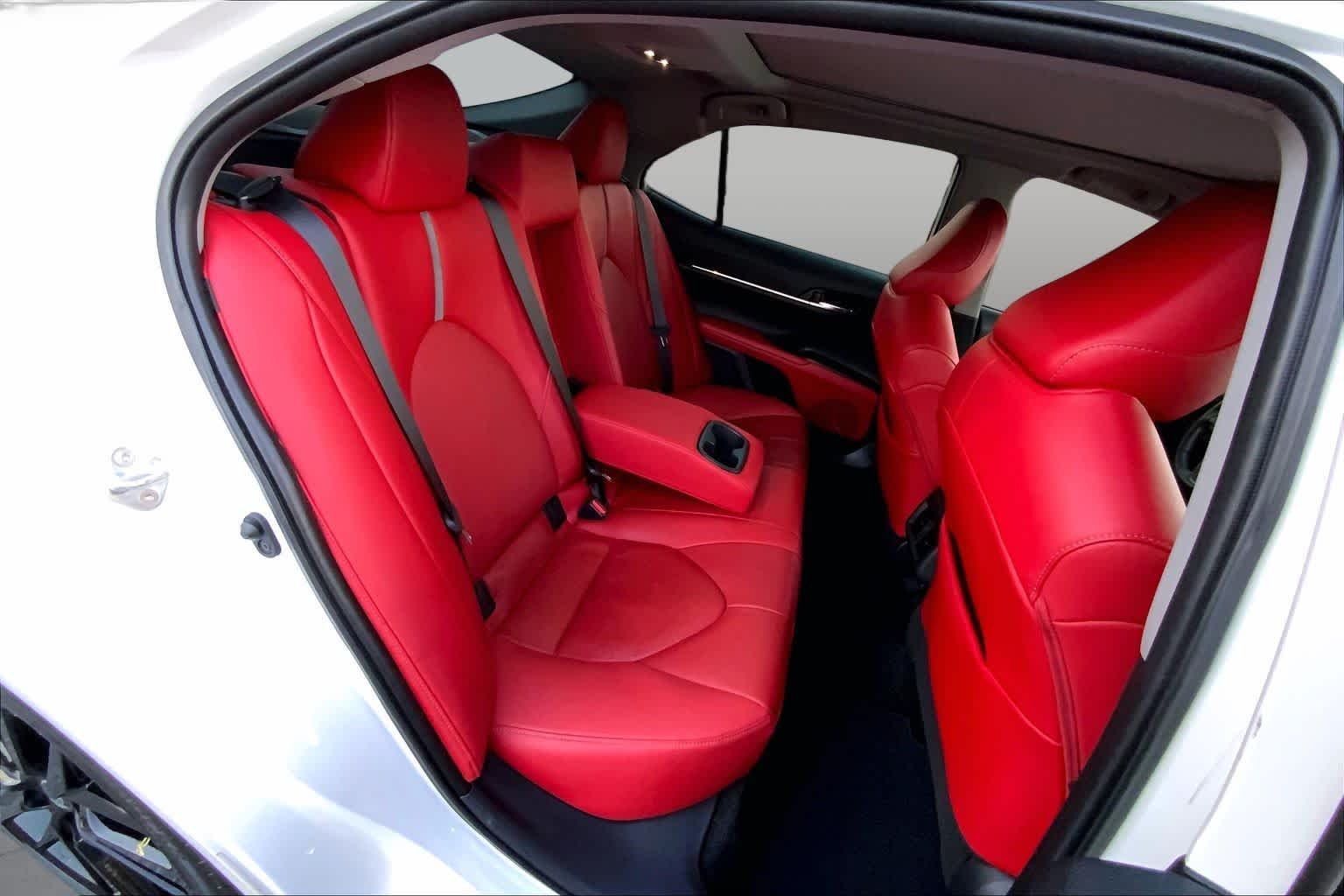 Used 2022 Wind Chill Pearl Toyota XSE image 17