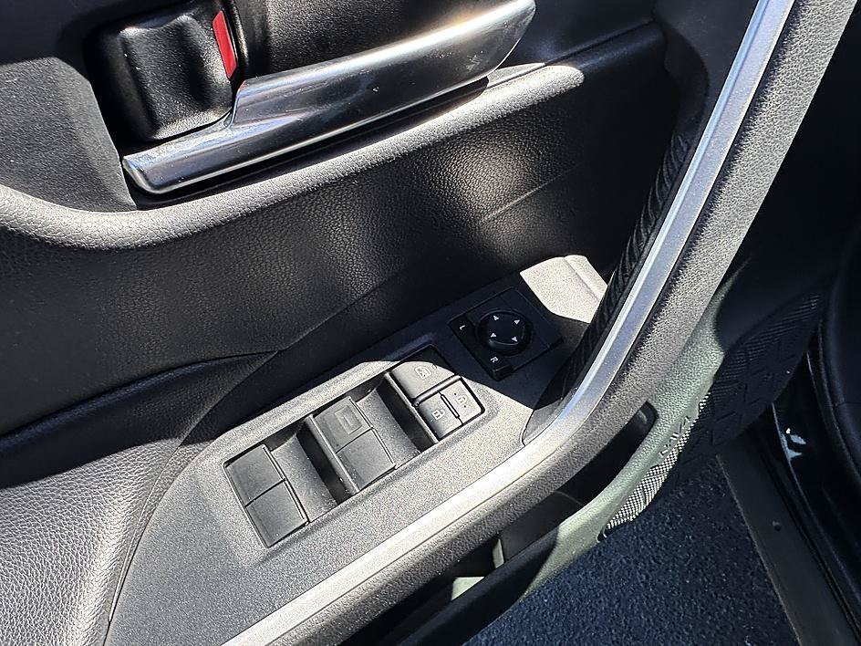 Used 2020 Midnight Black Metallic Toyota XLE image 10