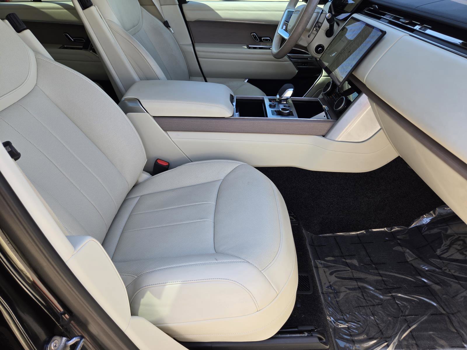 Used 2023 Santorini Black Land Rover SE image 39
