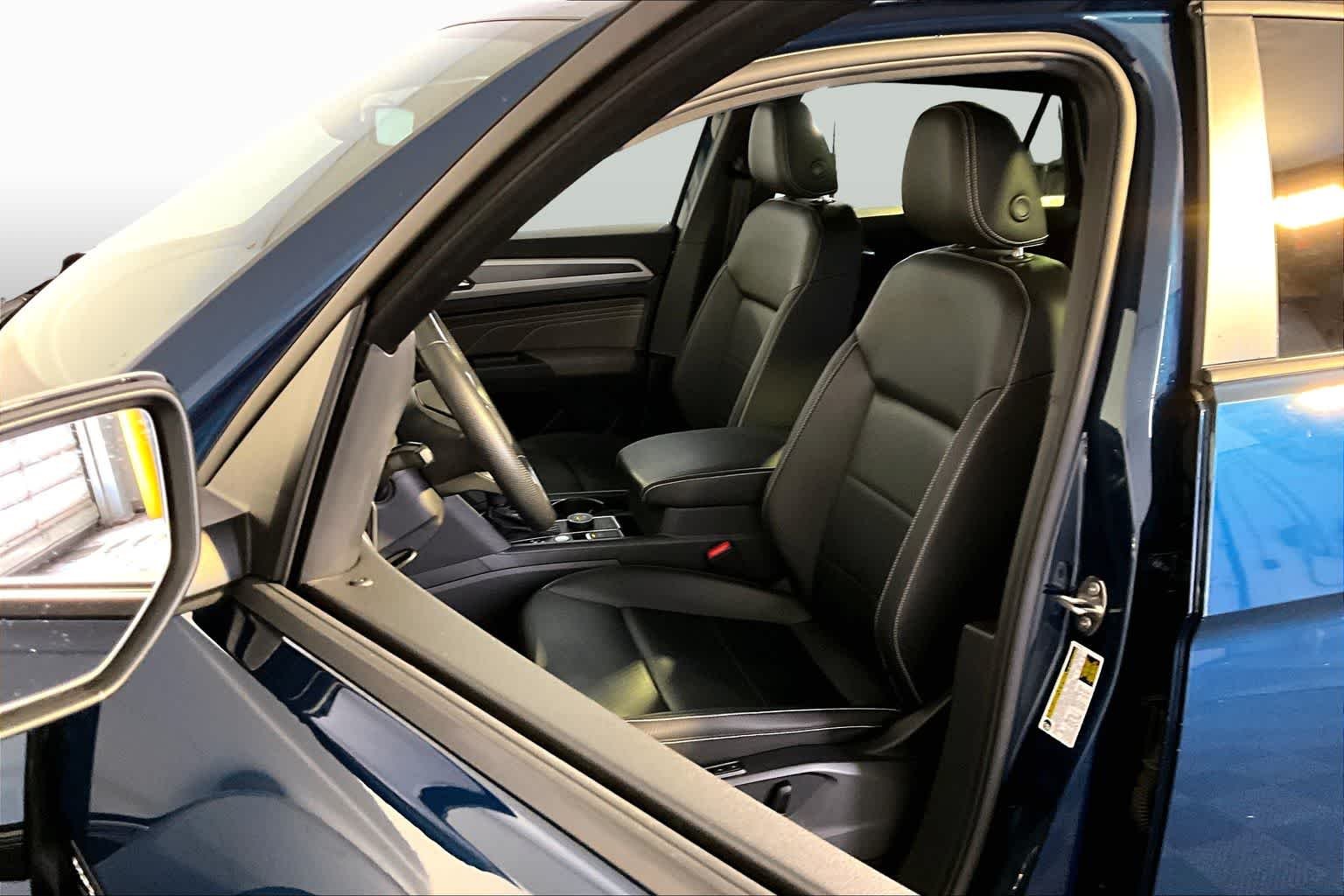 Used 2023 Tourmaline Blue Metallic Volkswagen 3.6L V6 SEL R-Line Black image 9