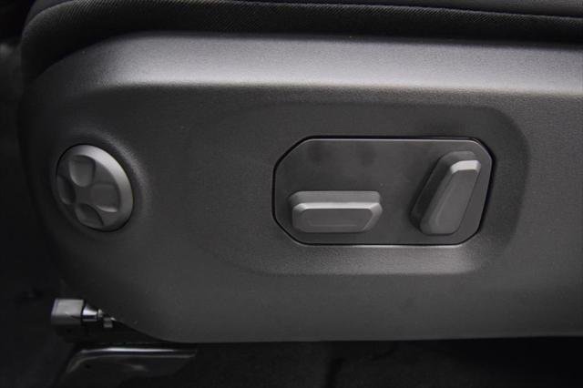 New 2026 Bright White Clearcoat Jeep Rubicon X image 38