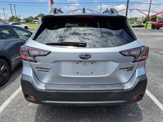 Used 2024 Ice Silver Metallic Subaru Onyx Edition XT image 3