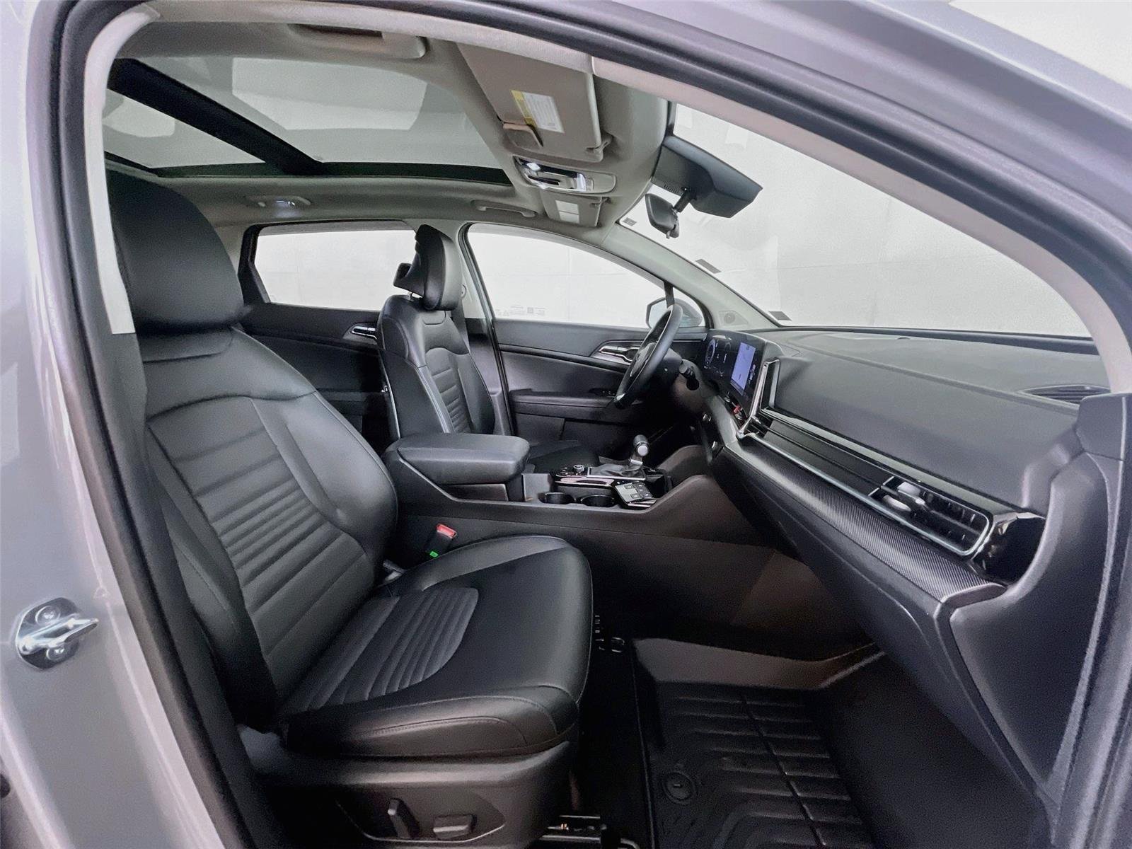 Used 2025 Wolf Gray Kia SX-Prestige image 32