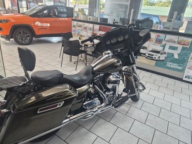 Used 2016  Harley-Davidson SPECIAL image 4