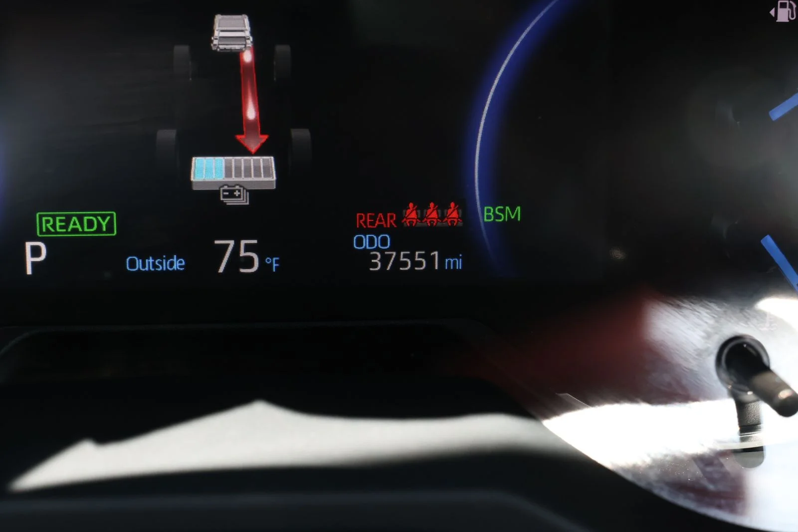 Used 2025 White Toyota LE image 4