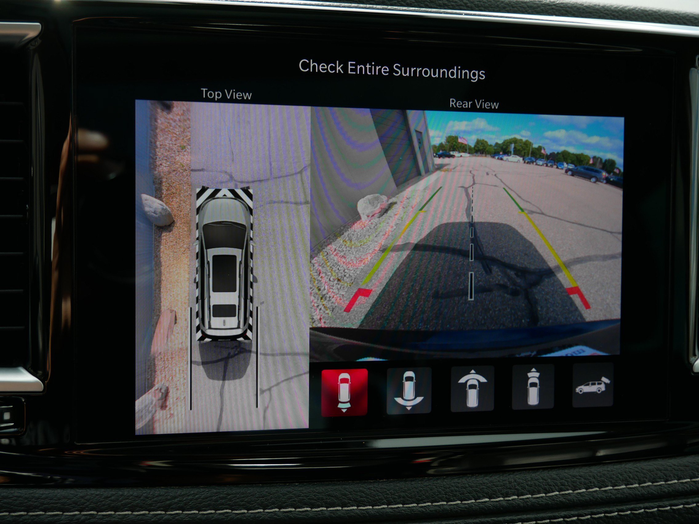 Used 2022 Brilliant Black Crystal Pearlcoat Chrysler Limited image 26