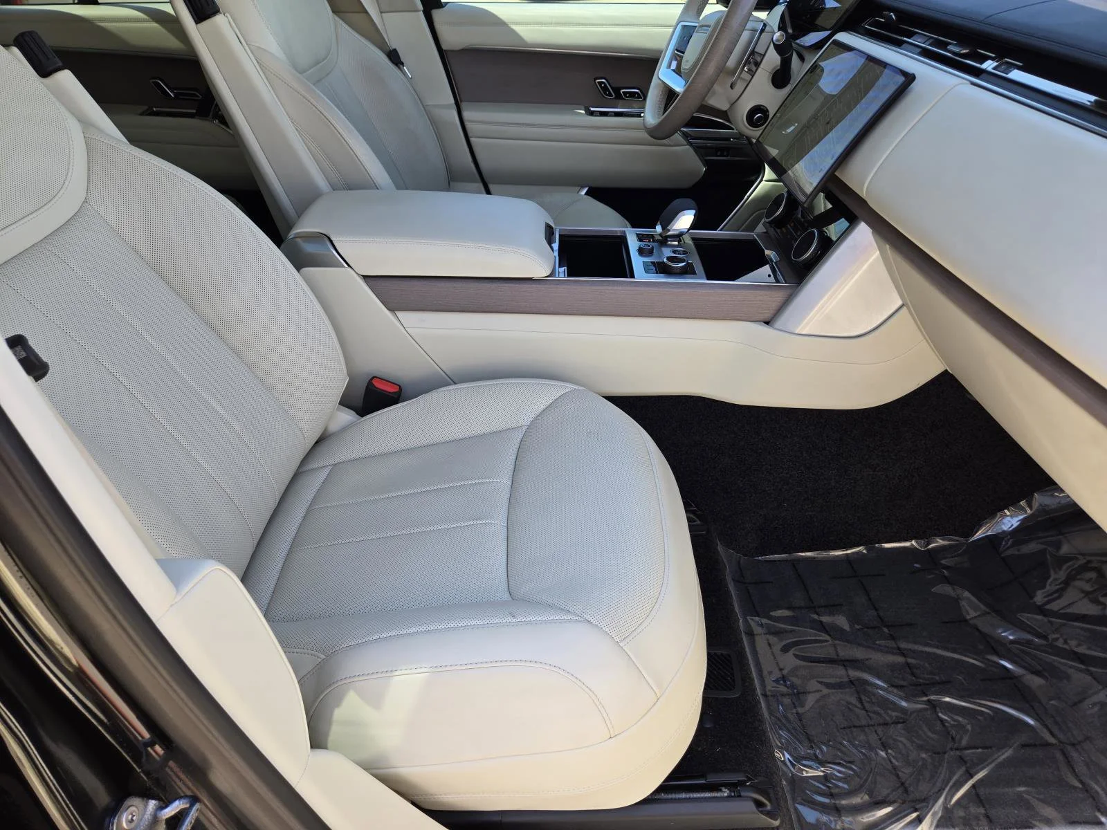 Used 2023 Santorini Black Land Rover SE image 39