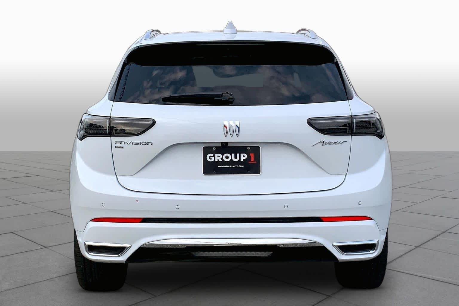 Used 2026 Iridescent White Tricoat Buick Avenir image 5