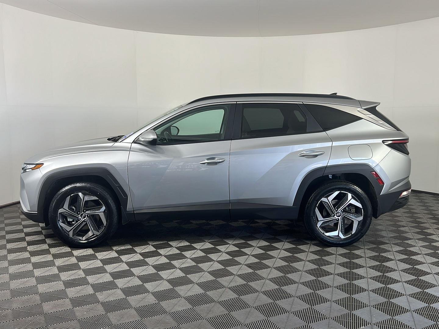 Used 2023 Shimmering Silver Hyundai SEL image 6