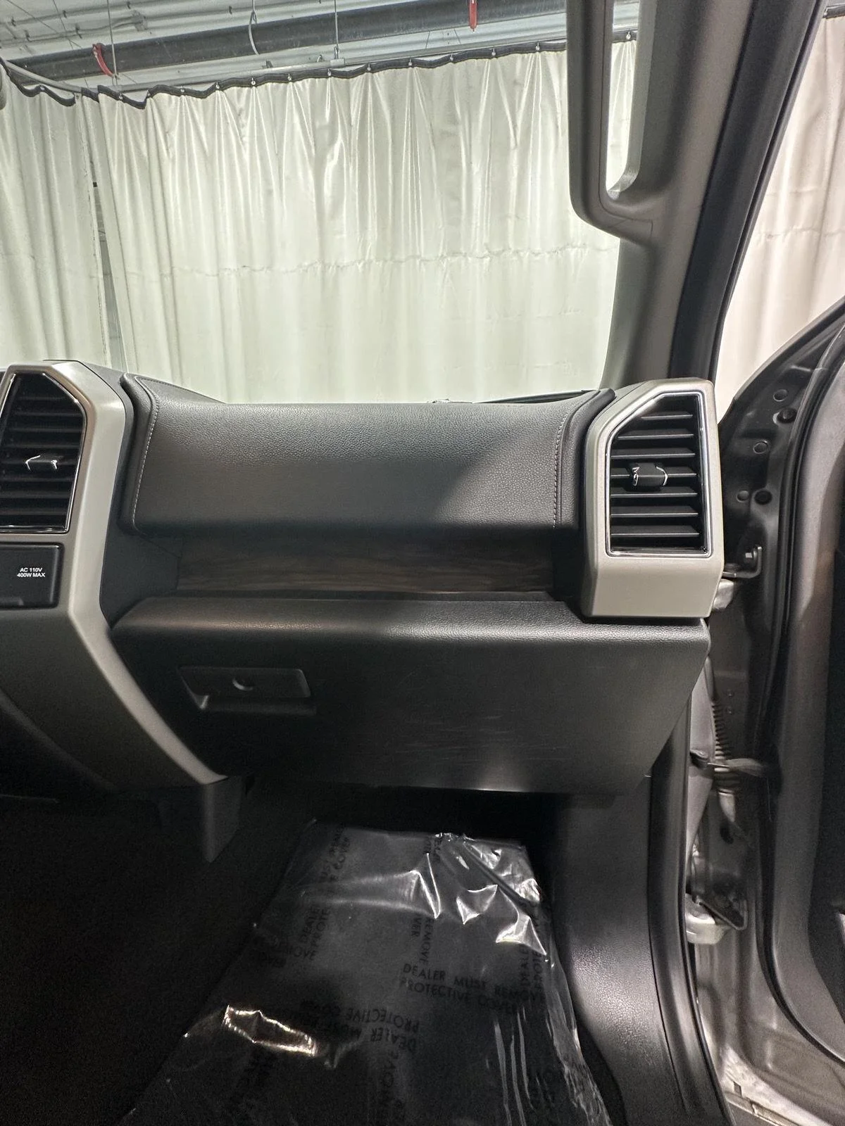 Used 2020 Iconic Silver Metallic Ford XL image 26