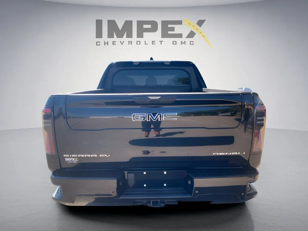 Used 2025 Onyx Black GMC Max Range Denali image 4