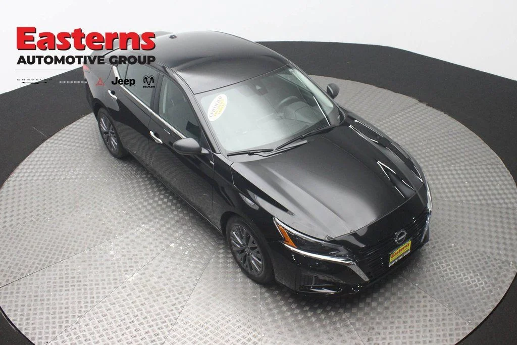 Used 2025 Black Nissan 2.5 SV image 35