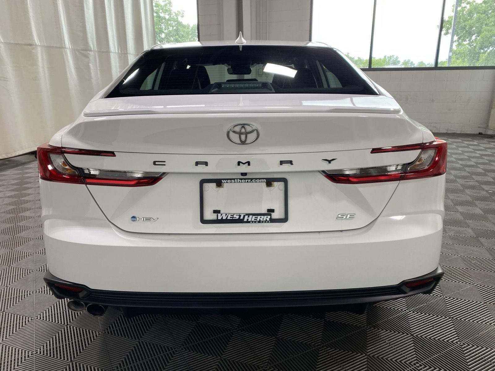 Certified Used 2025 Ice Cap Toyota SE image 6