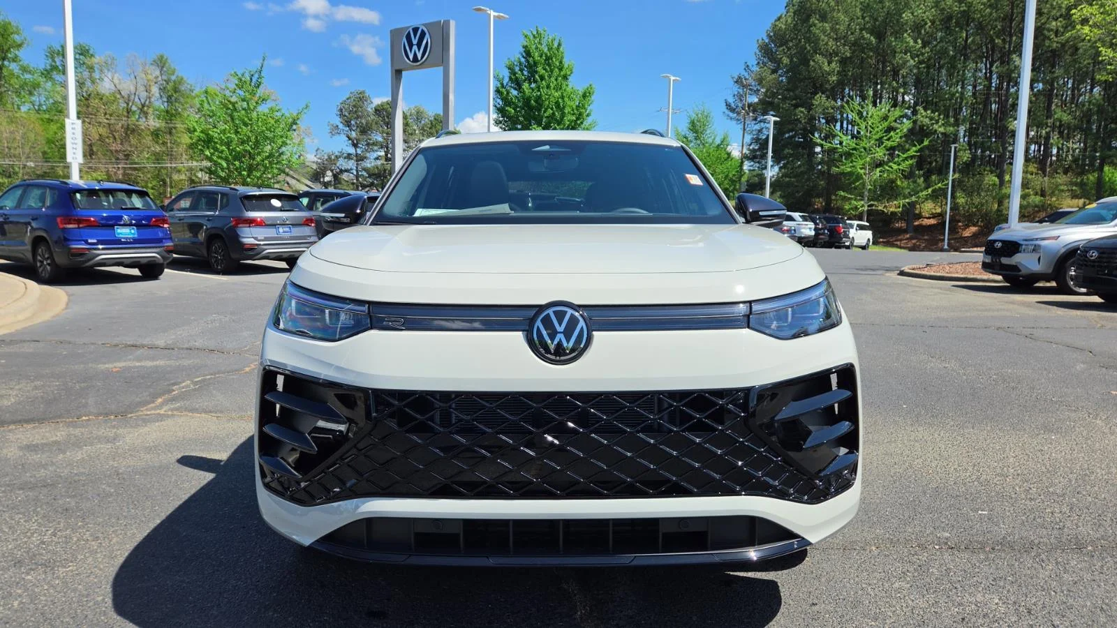 New 2026 sandstone Volkswagen SE R-Line Black image 8