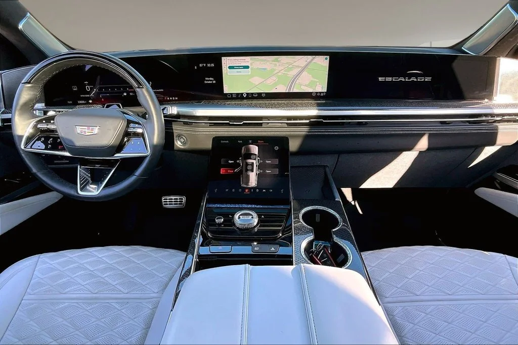 Used 2025 White Cadillac V-Series image 15