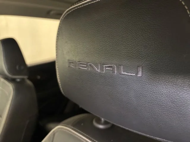 Used 2020 WHITE FROST TRICOAT GMC Denali image 18