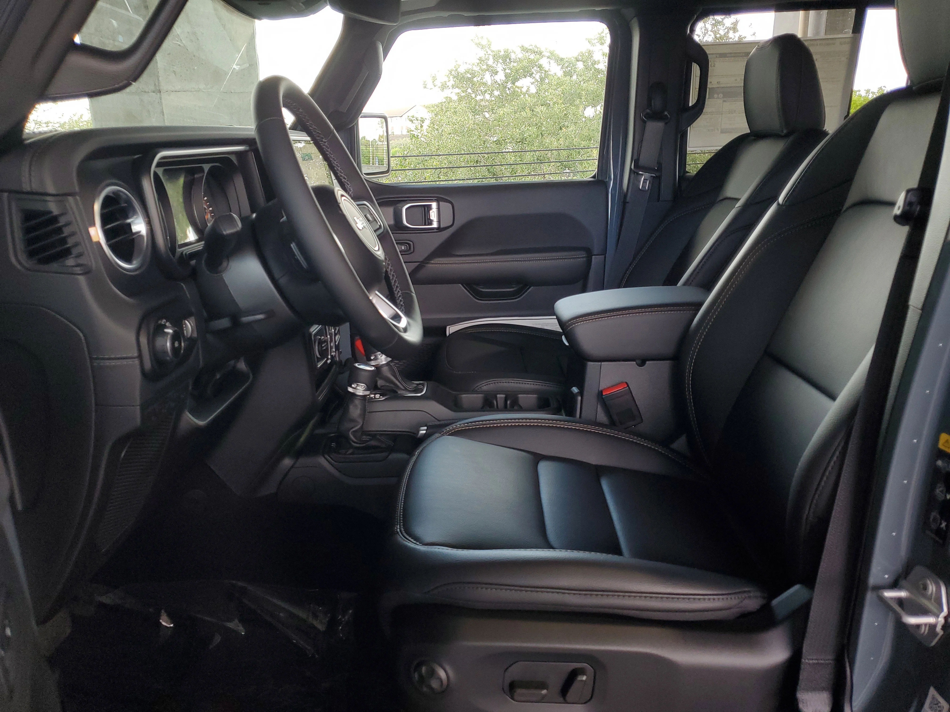 New 2026 Anvil Clear-Coat Exterior Paint Jeep Sahara image 17