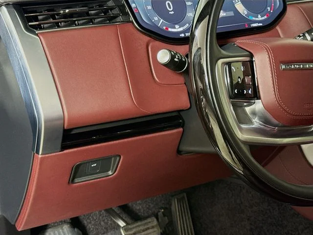Used 2023 Black Land Rover SE image 10