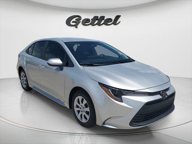 Certified Used 2025 CLASSIC SILVER METALLIC Toyota  image 3