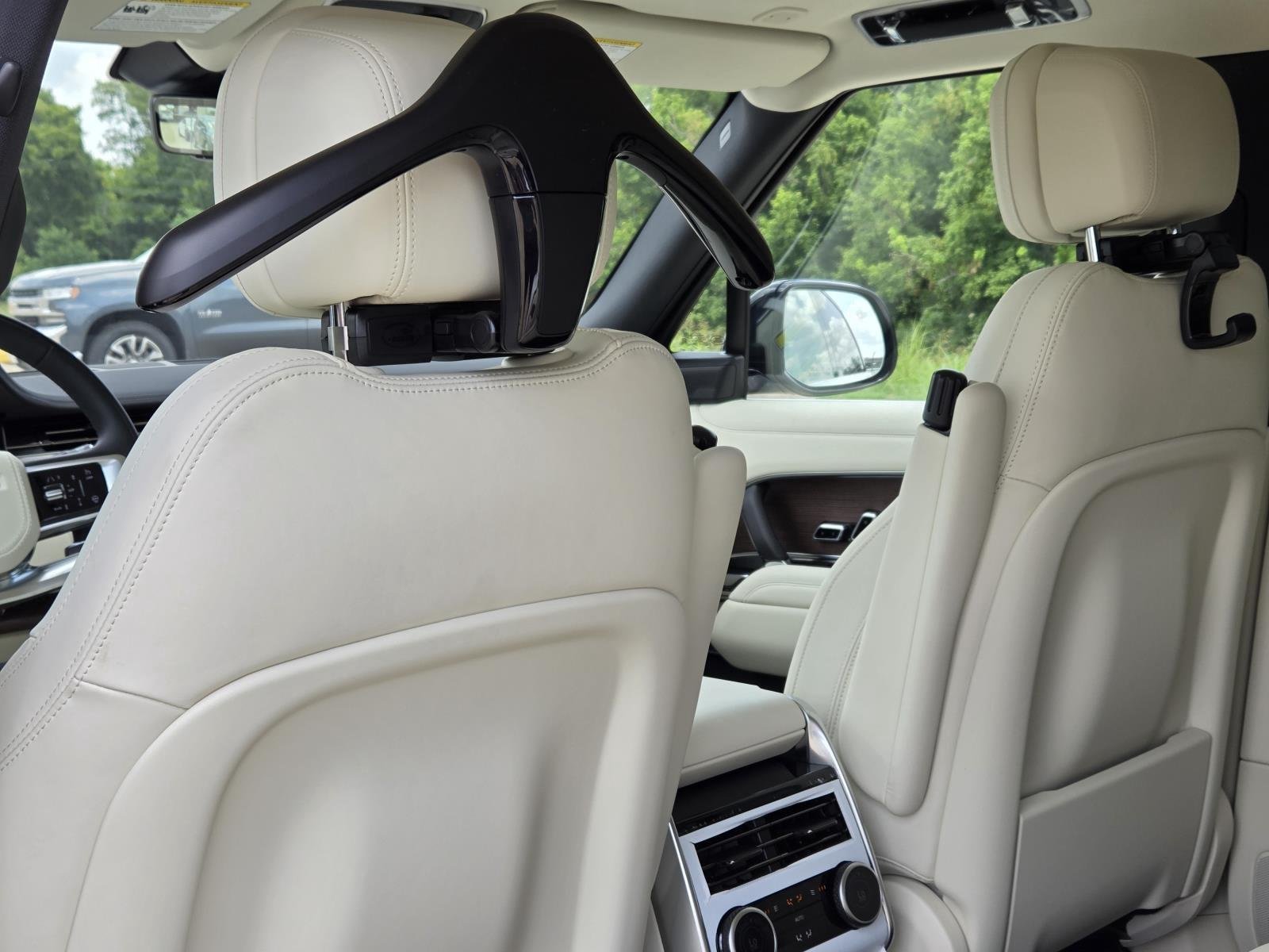 New 2026 Ostuni Pearl White LAND ROVER SE 7 Seats image 35