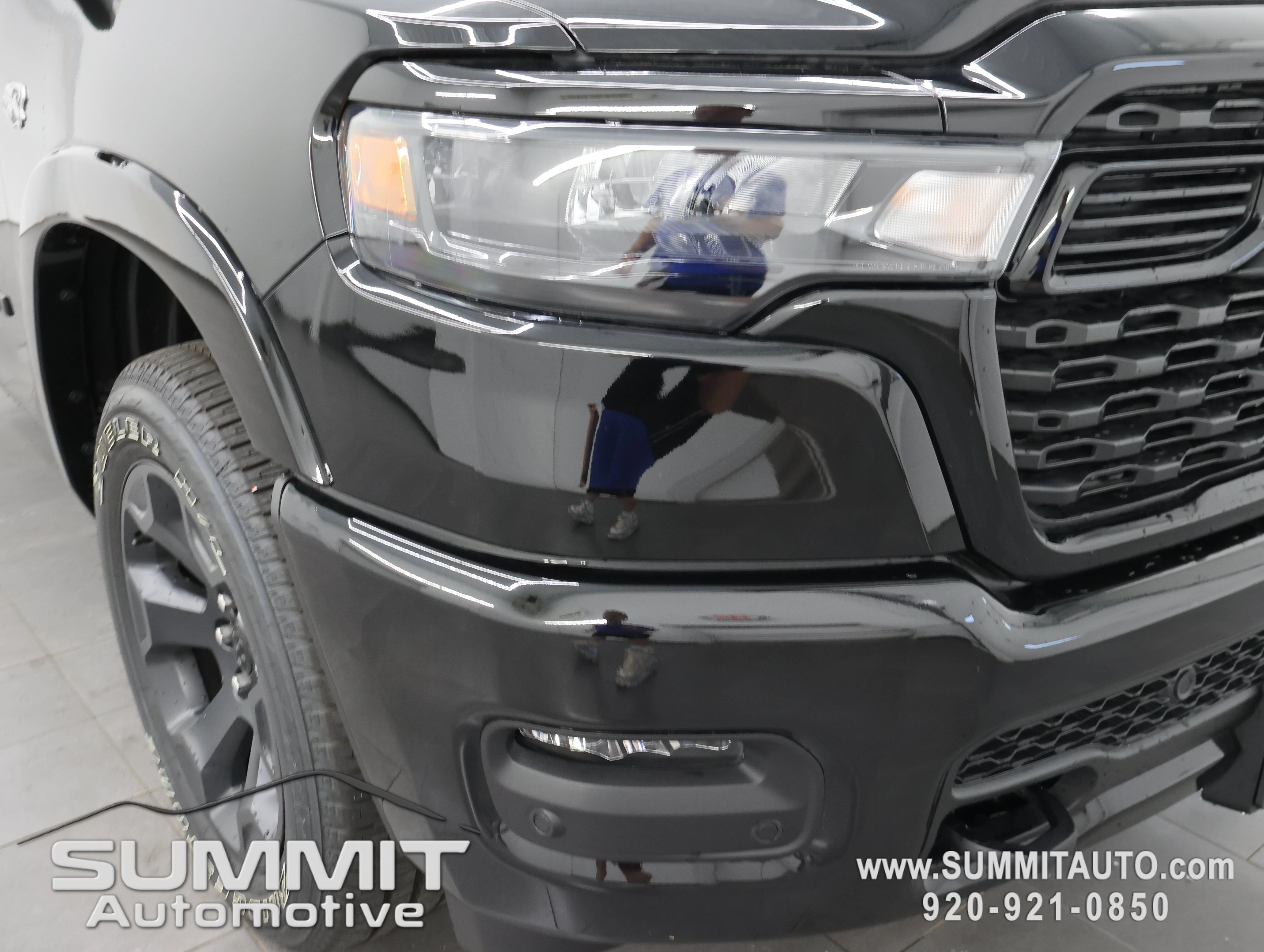 New 2026 Diamond Black Crystal Pearl-Coat Exterior Paint RAM Big Horn/Lone Star image 23