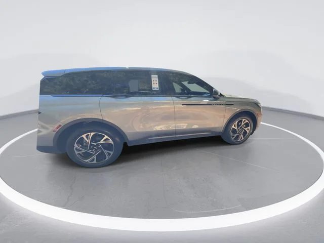 Used 2024 Gray Lincoln Premiere image 9