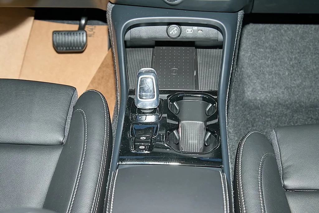 New 2026 Cloud Blue Volvo Plus image 28