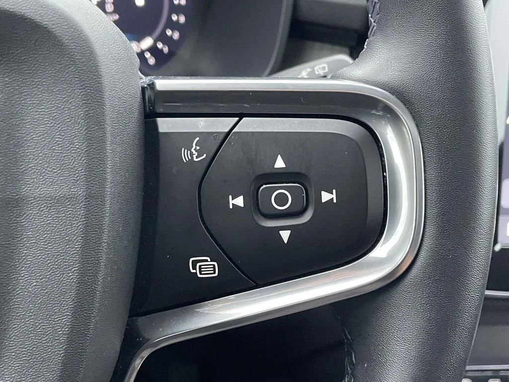 Certified Used 2025 Vapour Grey Volvo Plus image 11
