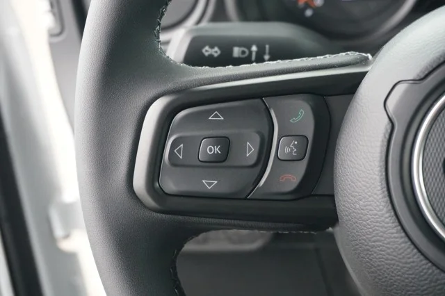 Used 2025 WHITE Jeep Mojave image 23