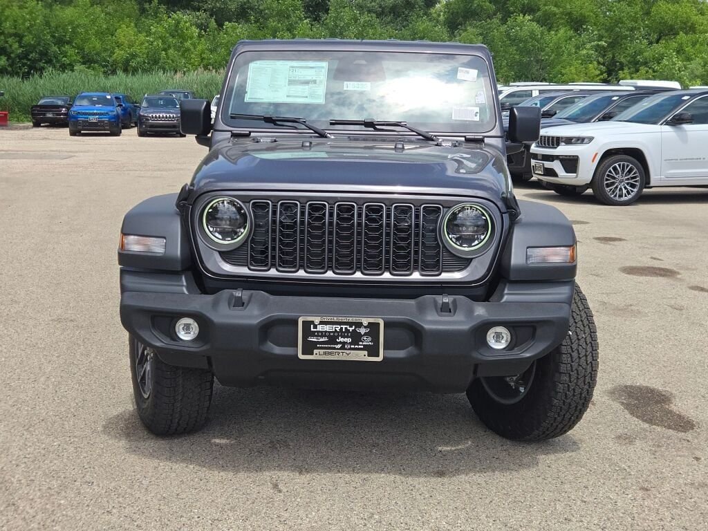 New 2026 Granite Crystal Metallic Clear-Coat Exterior Paint Jeep Sport S image 4