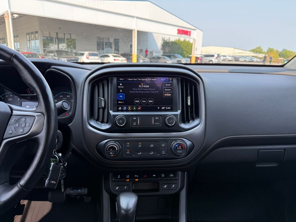 Used 2022 White GMC AT4 w/Leather image 24