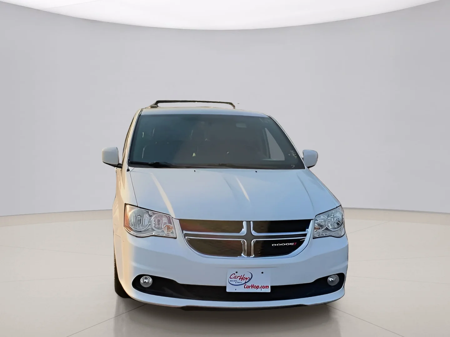 Used 2017 White Dodge SXT image 3
