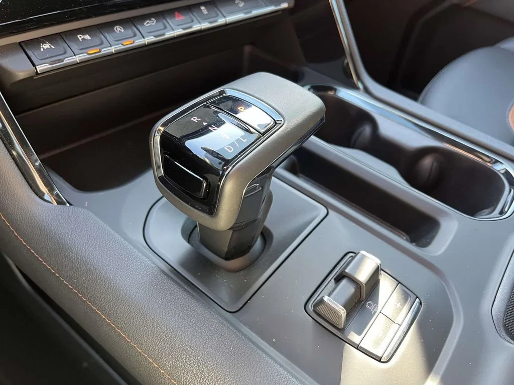 Used 2025 Sterling Metallic GMC AT4 image 25