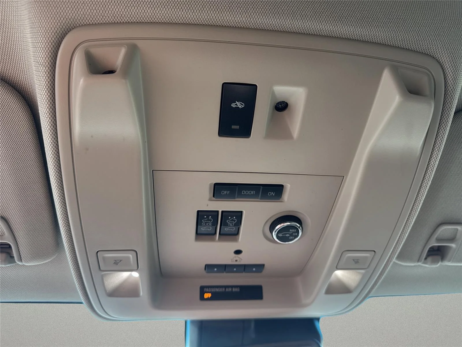 Used 2019 PEPPERDUST METALLIC GMC Denali image 30