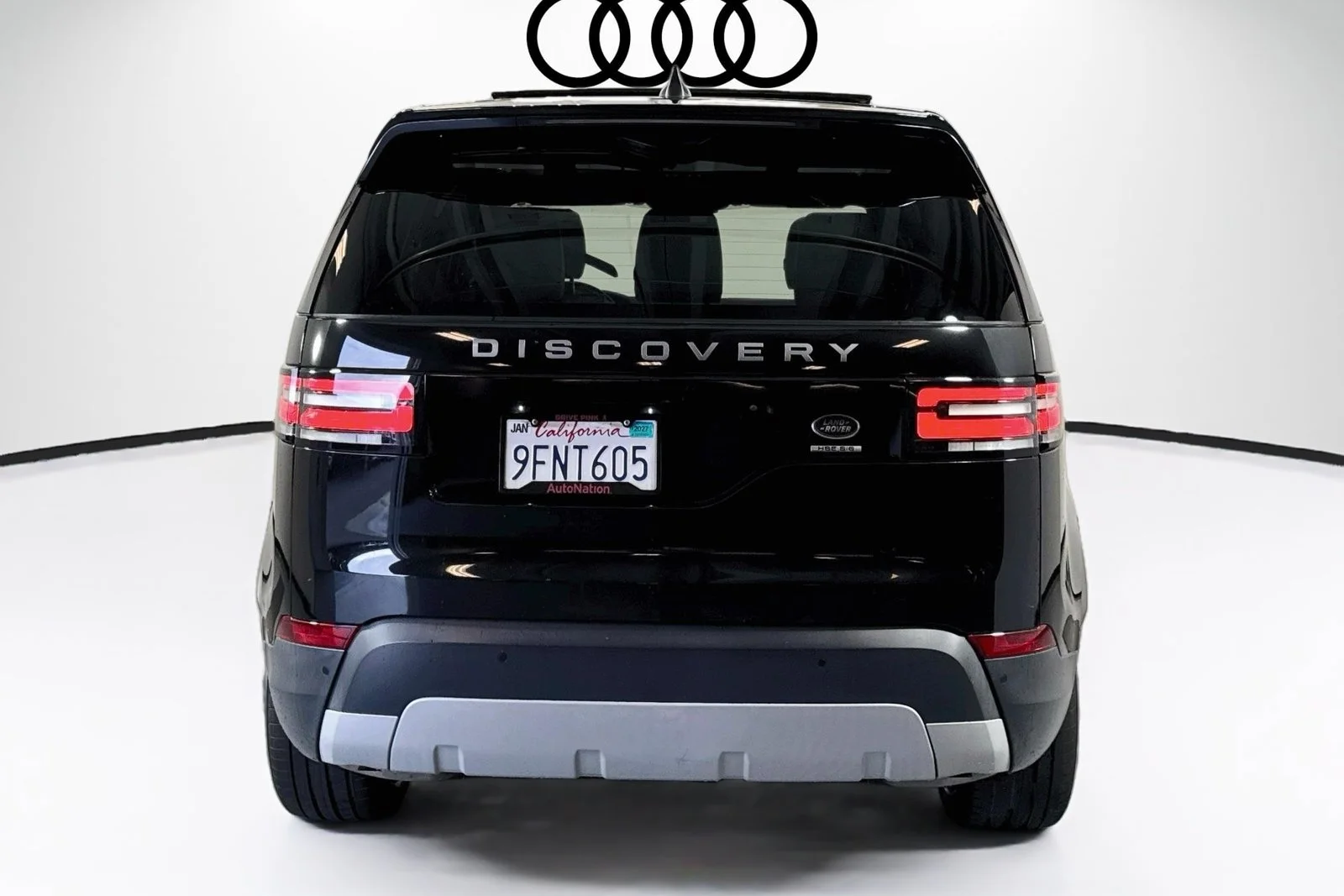Used 2019 Santorini Black Metallic Land Rover HSE image 6