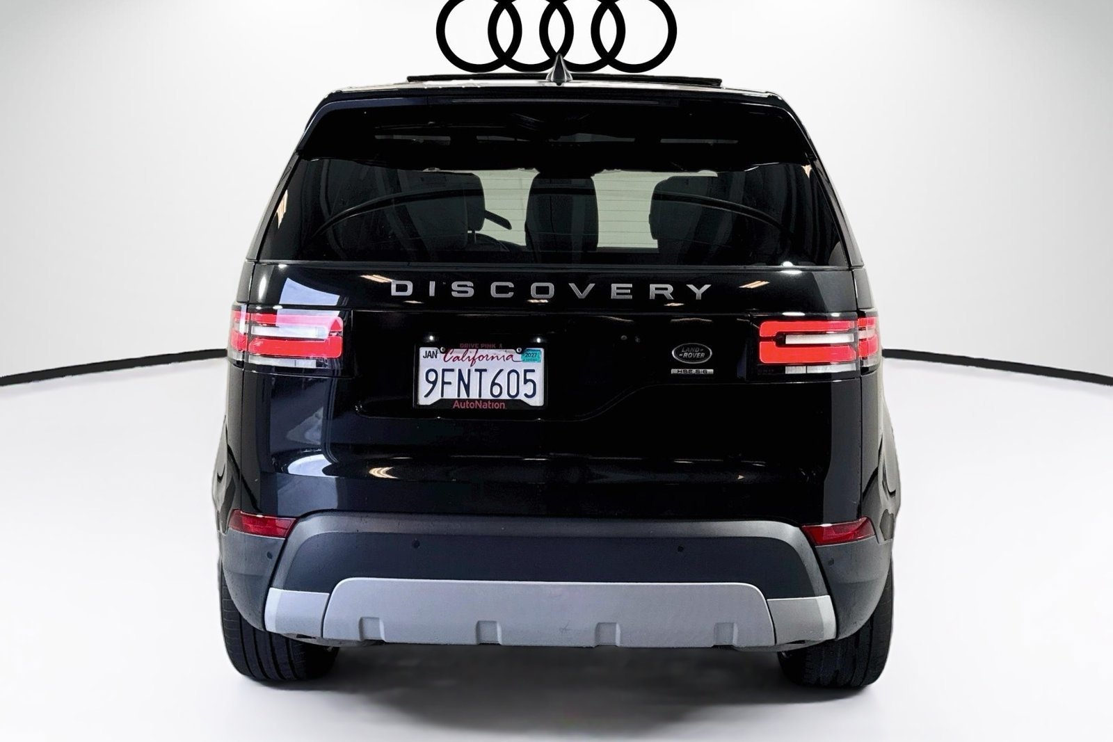 Used 2019 Santorini Black Metallic Land Rover HSE image 6