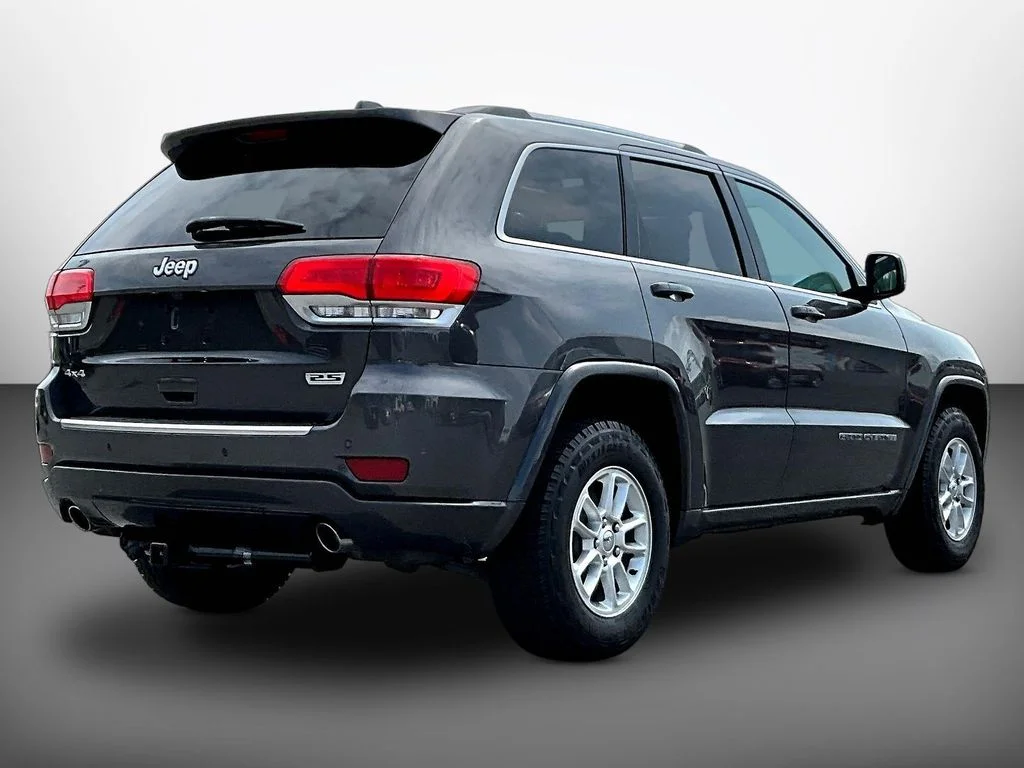 Used 2018 Crystal Metallic Jeep Limited image 6