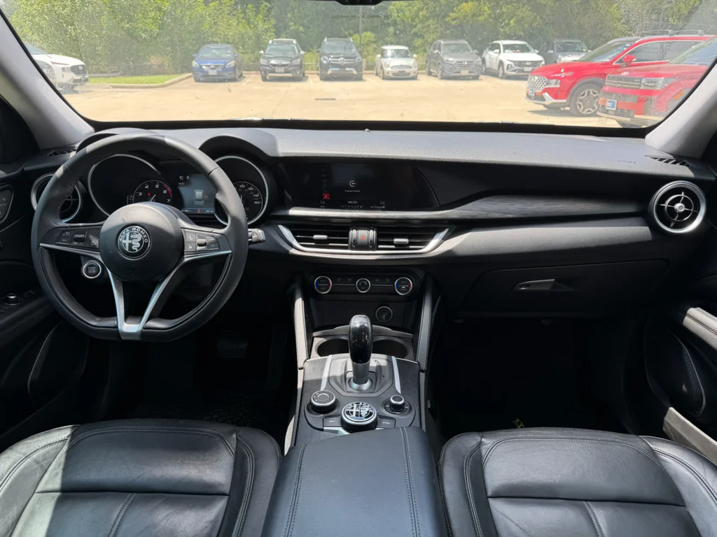 Used 2018 Alfa White Alfa Romeo Base image 12