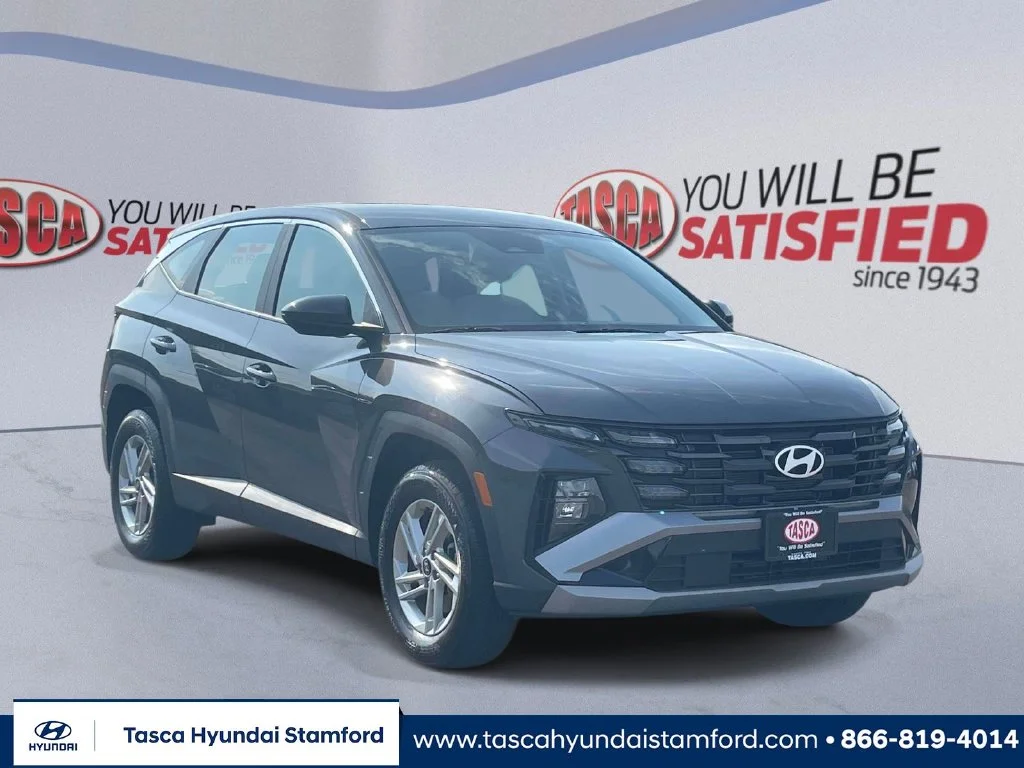 Certified Used 2025 Gray Hyundai SE image 1